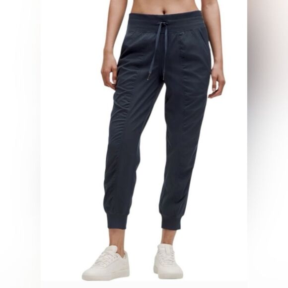 Lululemon Dance Studio Mid-Rise Jogger 7/8 Length size 6 Navy blue
